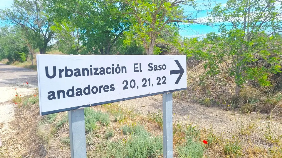 SAN MATEO DE GALLEGO,  PARCELA URBANA VALLADA de  1.860 m2.