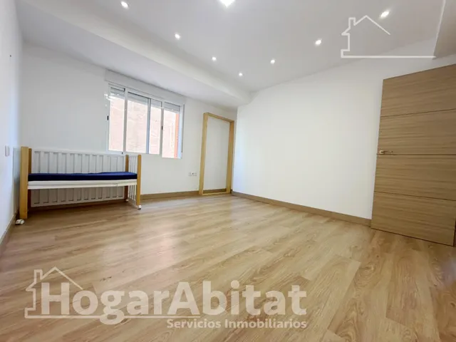 REFORMADO CON 4 DORMITORIOS Y BALCÓN — 22