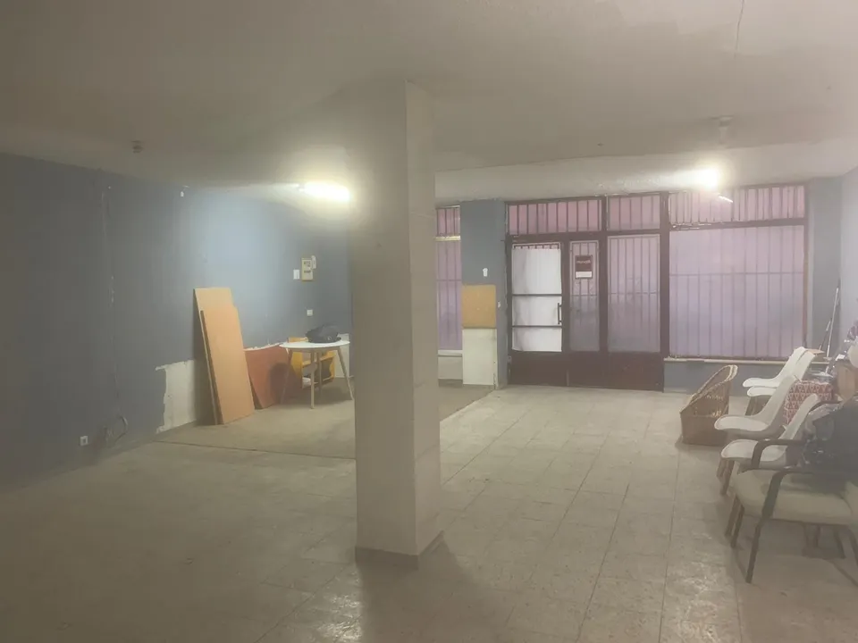 Urbis te ofrece un local comercial en venta en zona San Bernardo, Salamanca.