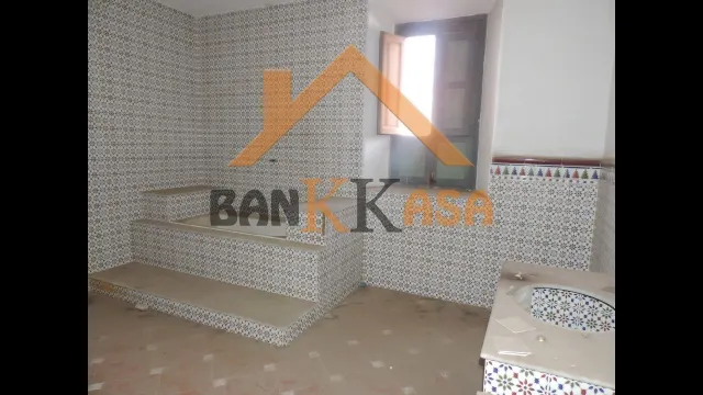 SE VENDE CASA ANTIGUA EN BERJA ZONA MERCADO DE ABASTOS — 34
