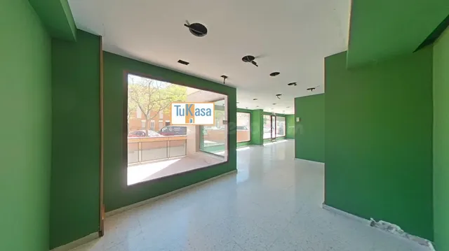 Gran local comercial con muchas posibilidades - foto 5