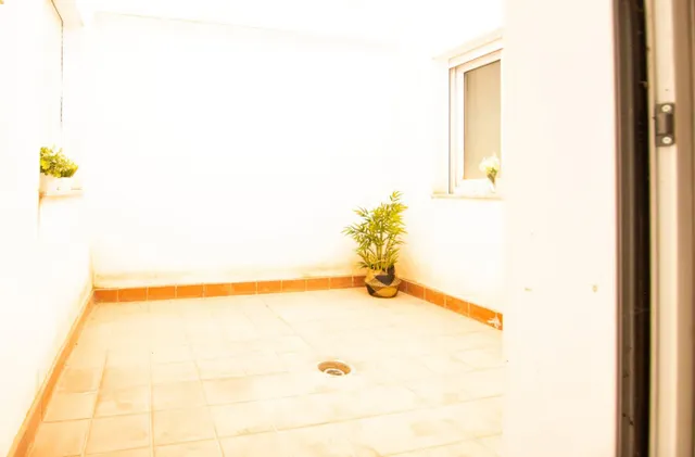 VIVIENDA TOTALMENTE AMUEBLADA CON PATIO INTERIOR — 4