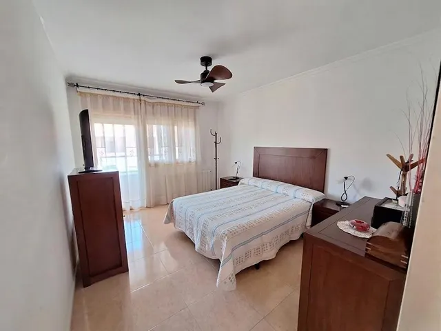 Gran casa familiar en el centro de Pinoso con garaje excepcional y posibilidades para crear tu propio negocio — 28