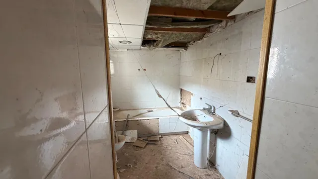 Venta de casa de campo con terreno en Baños y Mendigo. — 32