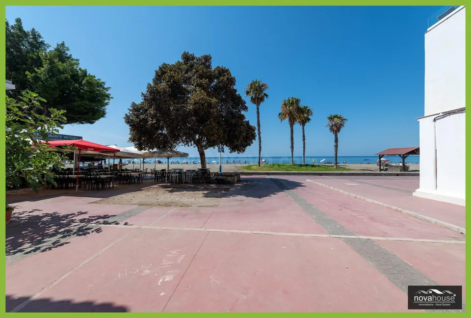 ¡¡¡MAGNÍFICA CASA EN PLANTA BAJA EN EL PASEO MARÍTIMO DEL PALO!!!