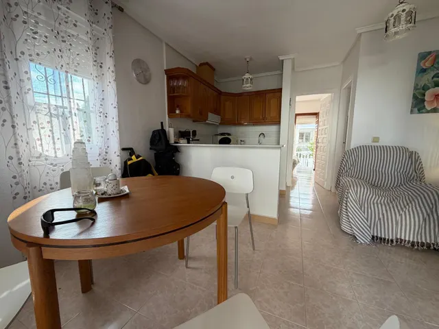 CASA ADOSADA EN ESQUINA CON 2 HAB 2 BAÑOS ENTRADAS INDEPENDI - foto 5