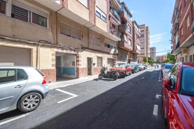 Local comercial de 333 m2 con gran patio de 200 m2 en calle Haití — 2
