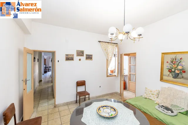 Piso para reformar junto a Plaza Einstein – 3 dormitorios y vistas despejadas — 23