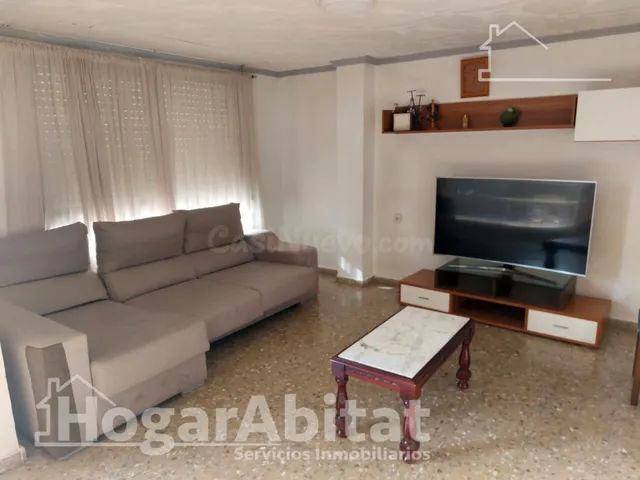 AMPLIO, ALTO Y EXTERIOR CON BALCÓN, 4 DORMITORIOS Y ASCENSOR - foto 2