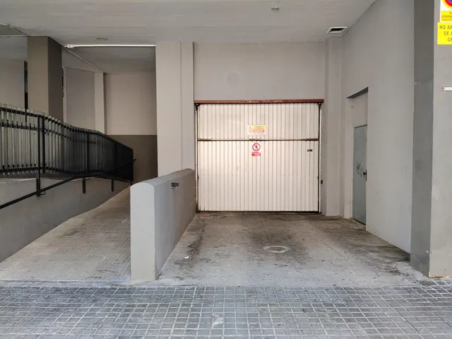 Piso de 77 m2 útiles. Distribuidos en tres dormitorios, salón, cocina, baño y zona de aparcamiento en la parte interior de la urbanización — 22