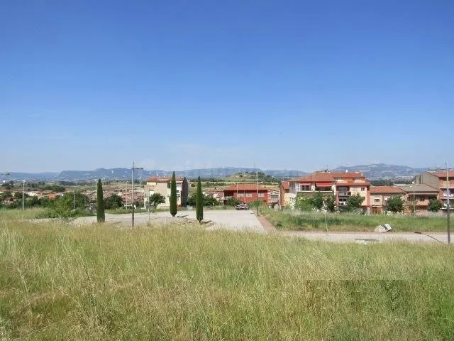 Solar en venda - Roda de Ter zona Esquerda - foto 3