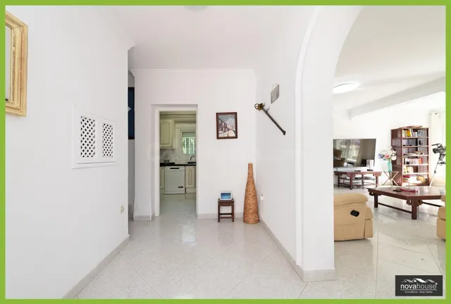 Chalet independiente con piscina privada y vistas al mar — 2