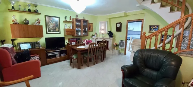 Bungalow con amplia terraza a pocos pasos de la playa y orientación Sur. — 11