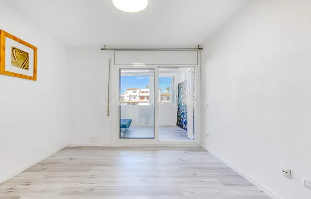 PLANTA BAJA EN EMPURIABRAVA CON VISTAS AL CANAL - foto 3