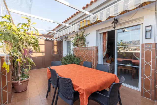 ÁTICO DE 140 M2 CON TERRAZA PRIVADA, GARAJE Y VISTAS DESPEJADAS EN SALOBREÑA — 2