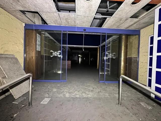 Se vende local comercial en cerdanyola del vallés — 6