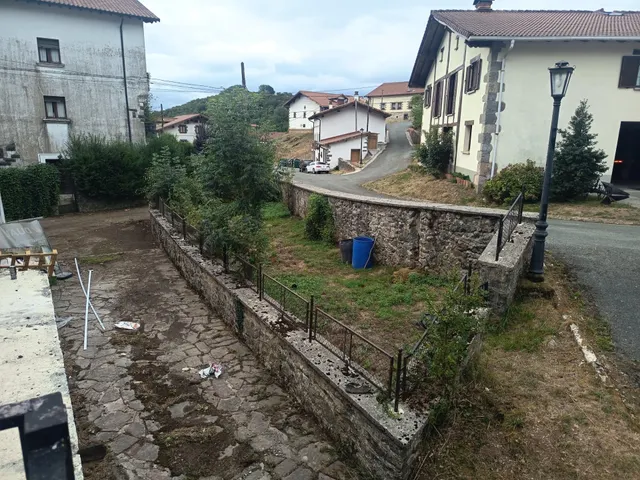 Conjunto Inmobiliario con Caserío tradicional y terreno. — 23
