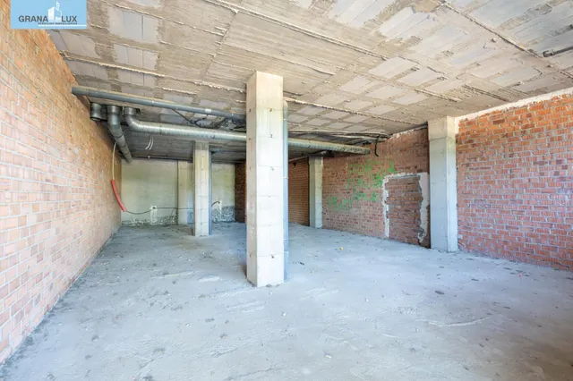 Local comercial en el Campus de la Salud ideal para inversión. — 11