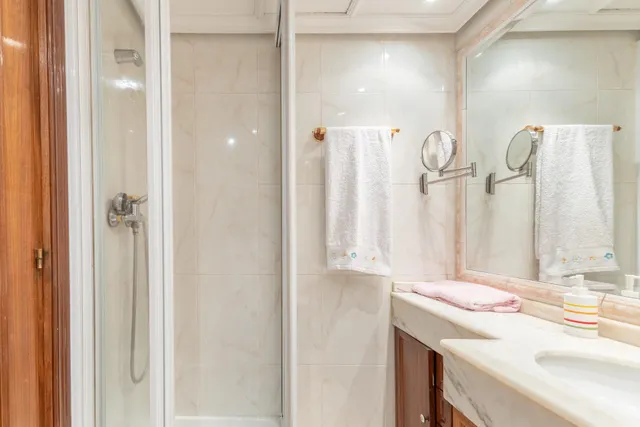 VIVIENDA ALQUILADA CON INQUILINOS SOLVENTES, NO SE PUEDE VISITAR. — 15