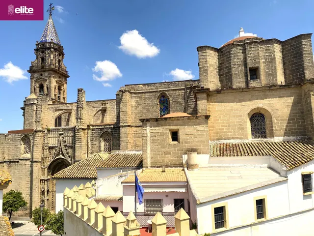 MAGNIFICA CASA EN EL CENTRO DE JEREZ — 46