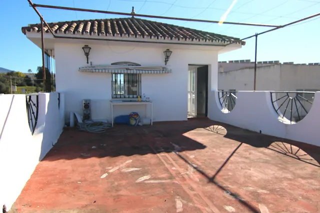 ¡OPORTUNIDAD EN COÍN! LOCAL COMERCIAL CON GRANDES POSIBILIDADES — 3