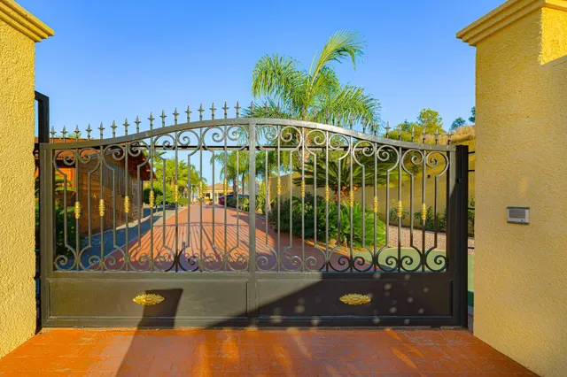 Villa exclusiva en La Nucía | parcela de 3.947 m2, piscina privada y amplias zonas de ocio — 50