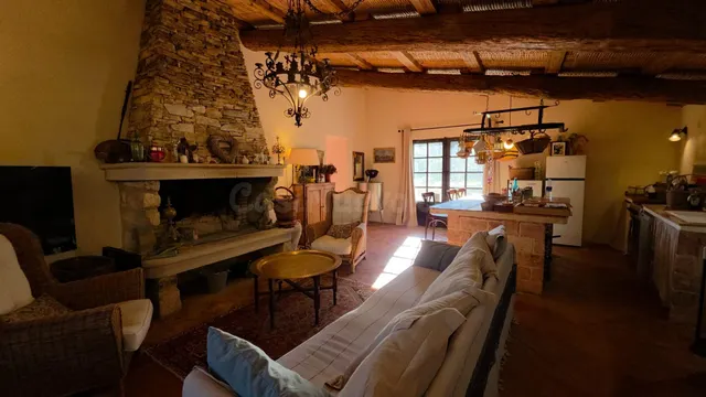 Finca exclusiva con masía restaurada y entorno ecológico - foto 4