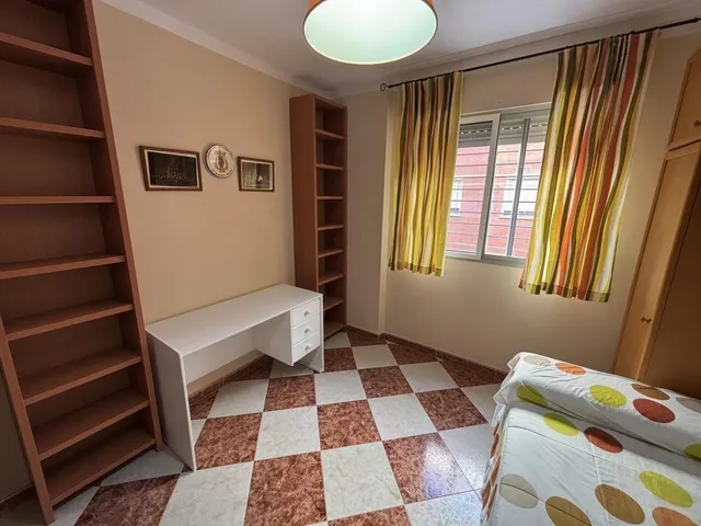 Se vende piso en planta baja, zona las canteras. — 9