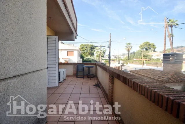 Atractivo chalet amplio con piscina privada, garaje y terraza, todo amueblado y cerca de la playa. — 19