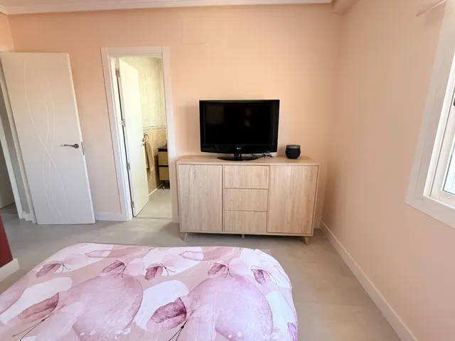 Un chalet totalmente reformado con vistas a la montaña — 35