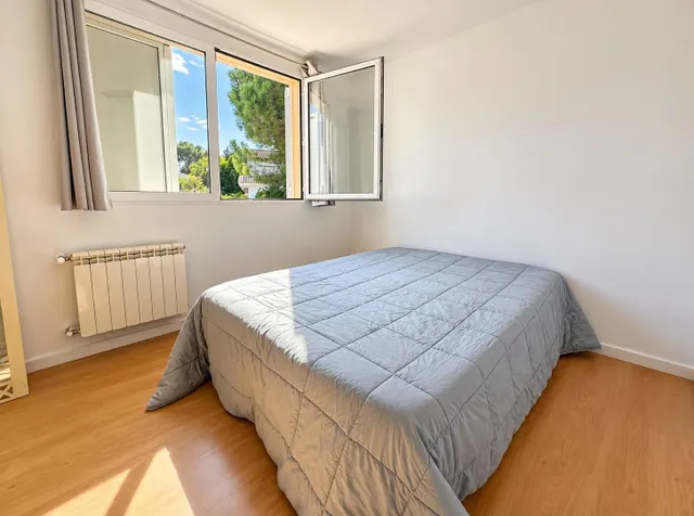 Chalet independiente con piscina privada y 6 dormitorios en La Cañada — 26