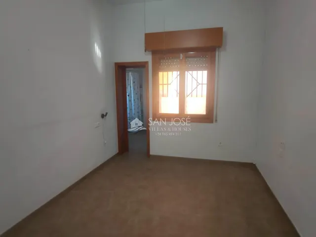 SE VENDE CHALET CON PISCINA EN MUY BUEN ESTADO EN ASPE ZONA DE UCHEL — 12