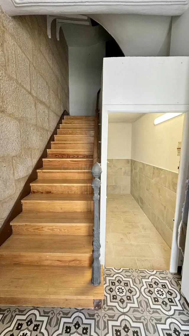 Local ideal para almacén en el centro de Vigo — tu espacio e