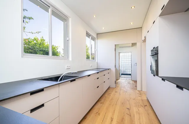 Exclusivo chalet completamente reformado con vistas al mar en Bahía Azul — 9