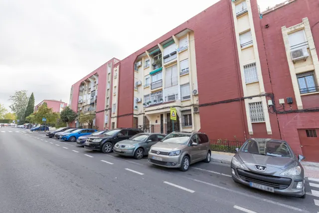 Piso ideal para inversión con alta rentabilidad junto a facultades de  Cartuja en Granada — 36