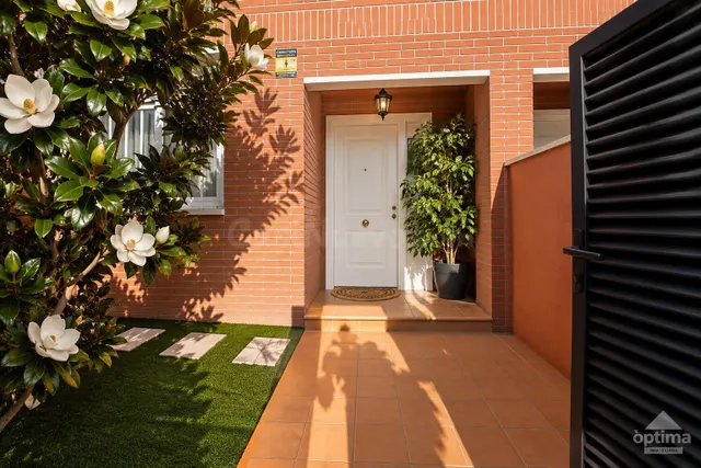 Pareado reformado con 5 habitaciones, terrazas y garaje en Reus — 5