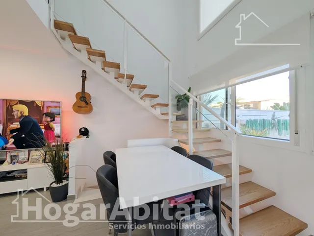 ¡Precioso Chalet! Seminuevo, amplio y luminoso, con piscina privada, garaje y jardín — 32