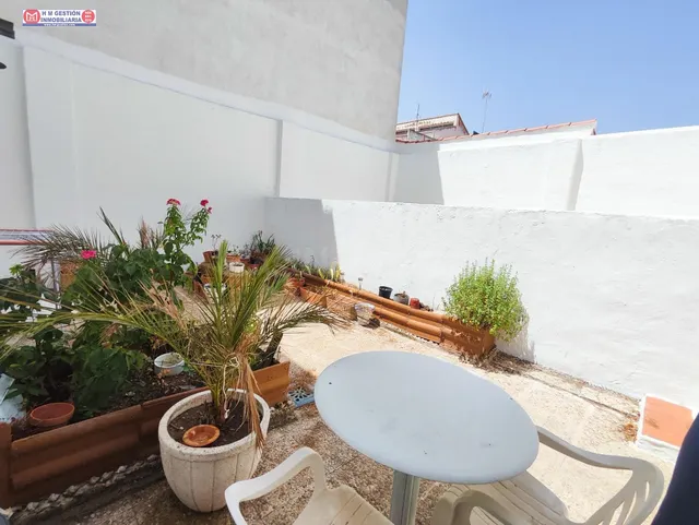 Amplia Casa en Alcázar de San Juan con Piscina y Oportunidad