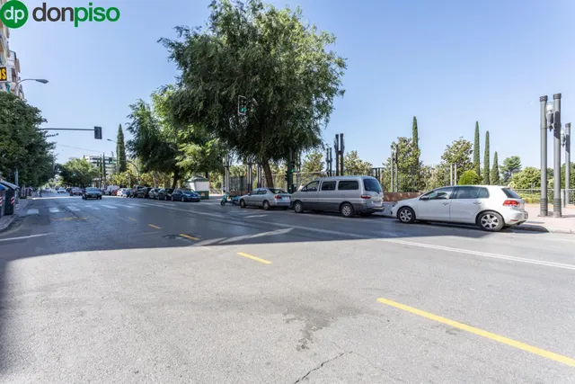 Piso con terraza y gran potencial junto a Camino de Ronda — 35