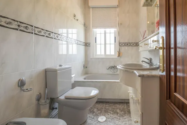 Amplia Casa + otra vivienda + anexo en Venta en Ardemil, Ordes — 22