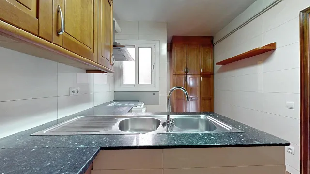 Vivienda en quinta planta con vistas panorámicas, luminosa, con 5 amplias habitaciones. — 15