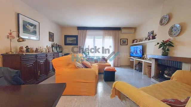 Adosada en Venta en Sant Feliu De Guixols Girona - foto 2