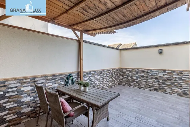 Amplia casa de 182 m2 con patio, gran sótano y a menos de 5 minutos del metro — 10