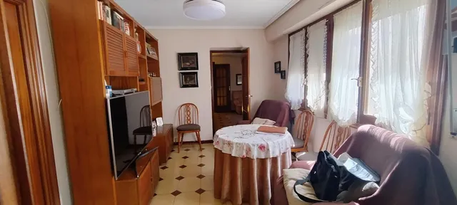 SE VENDE CHALET Y EDIFICIO DE 2 PLANTAS EN PETRER — 38