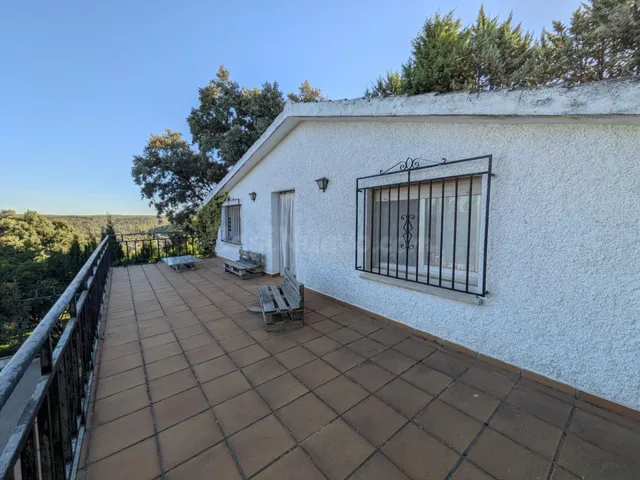 AMPLIO CHALET Urbanización El Mirador de Hontoba (Guadalajara) — 3