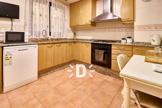 SE ALQUILA BONITA VIVIENDA EN BENETUSSER — 17