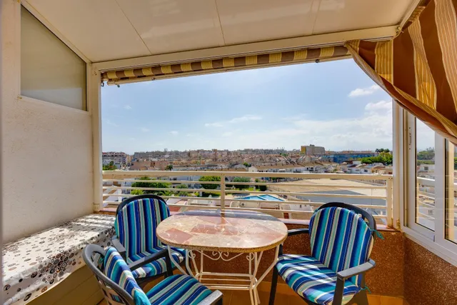 Apartamento 2 dormitorios con orientación sur y piscina comu