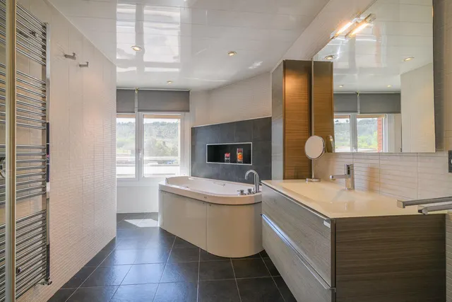 Exclusividad y diseño: 2º piso con ascensor, parking y suite de lujo — 31