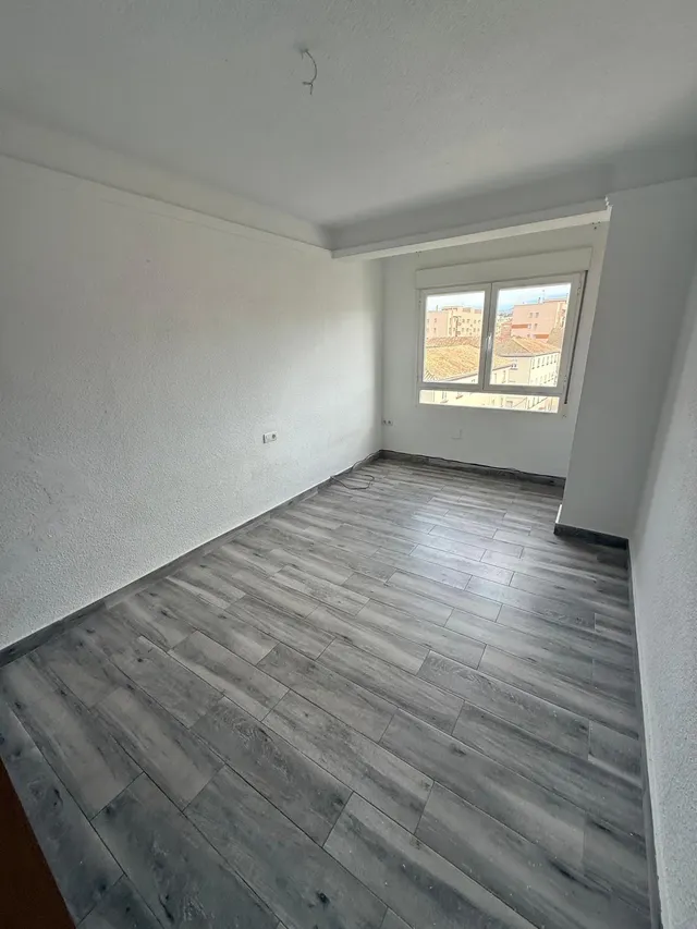 Piso reformado de 3 dormitorios en alquiler de temporada – Zaidín — 3