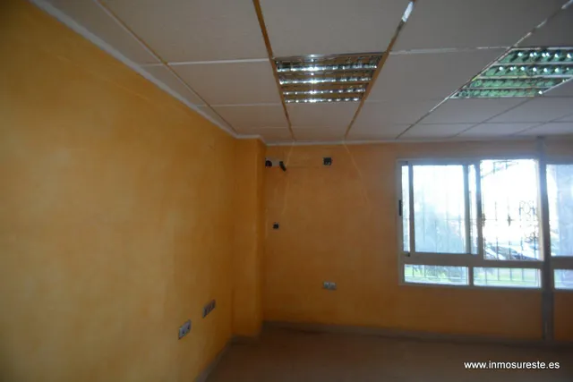 Venta de entresuelo en el centro de Orihuela, zona de Temístocles Almagro, 135 m2. de supèrficie. — 13